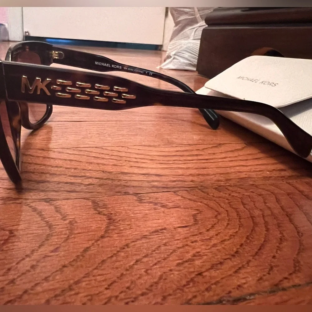 Michael Kors Women's Tortoise Sunglasses - Picture 5 of 7